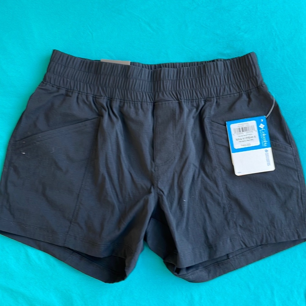 Small Columbia, regular fit nylon shorts